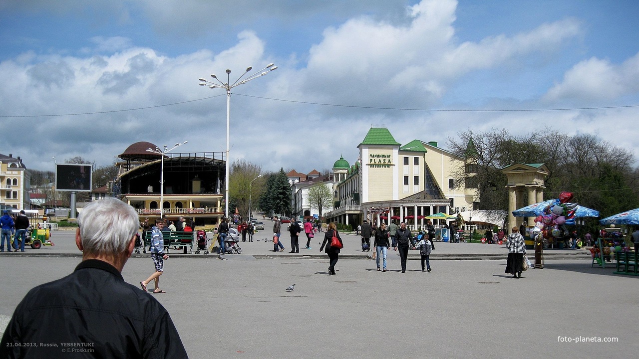 На Театральной площади. 21.04.2013г.