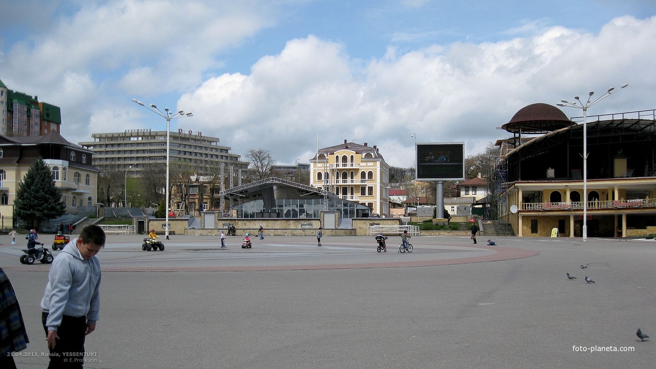 На Театральной площади. 21.04.2013г.
