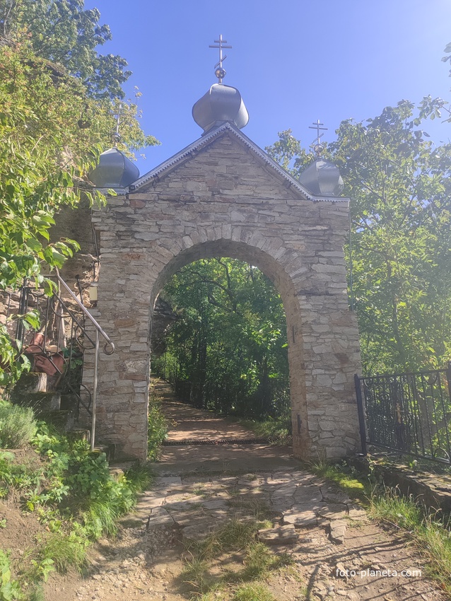 Скальный мужской монастырь.Галица.