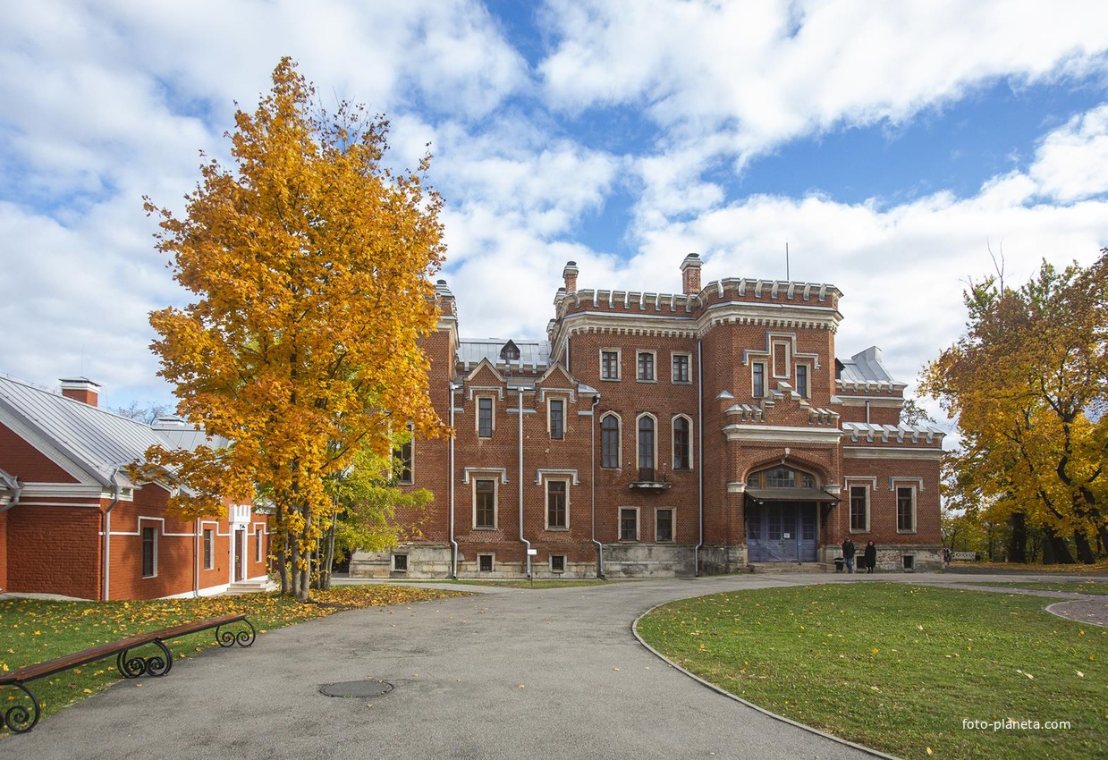 Дворец Ольденбургских — усадебный дом конца XIX века