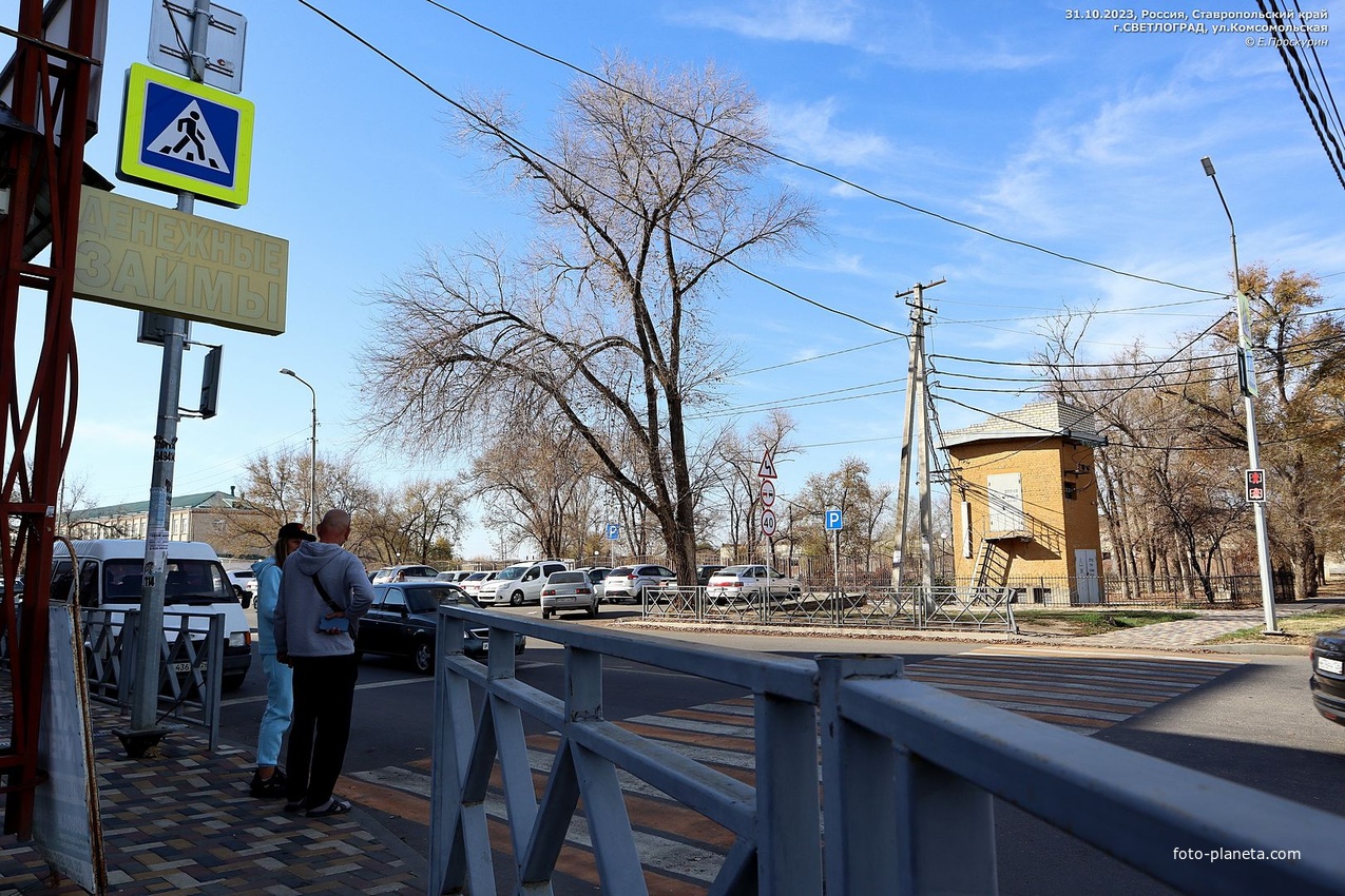 На ул.Комсомольской у ТЦ &quot;Центральный&quot;. 31.10.2023г.