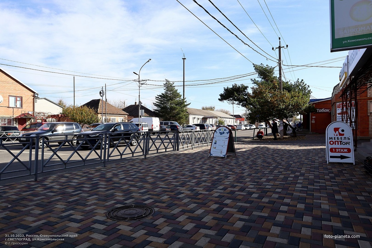 На ул.Комсомольской у ТЦ &quot;Центральный&quot; (фрагмент в кадре справа).