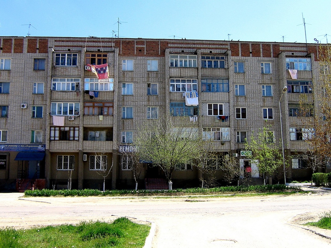 Дом №4 со стороны пр.Чехова в 3-м микрорайоне.