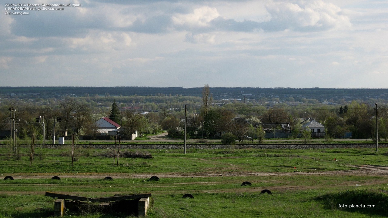 Вид с автополигона в направлении участка железной дороги, ул.Вокзальной и её пересечения с началом пер.Тюленина.