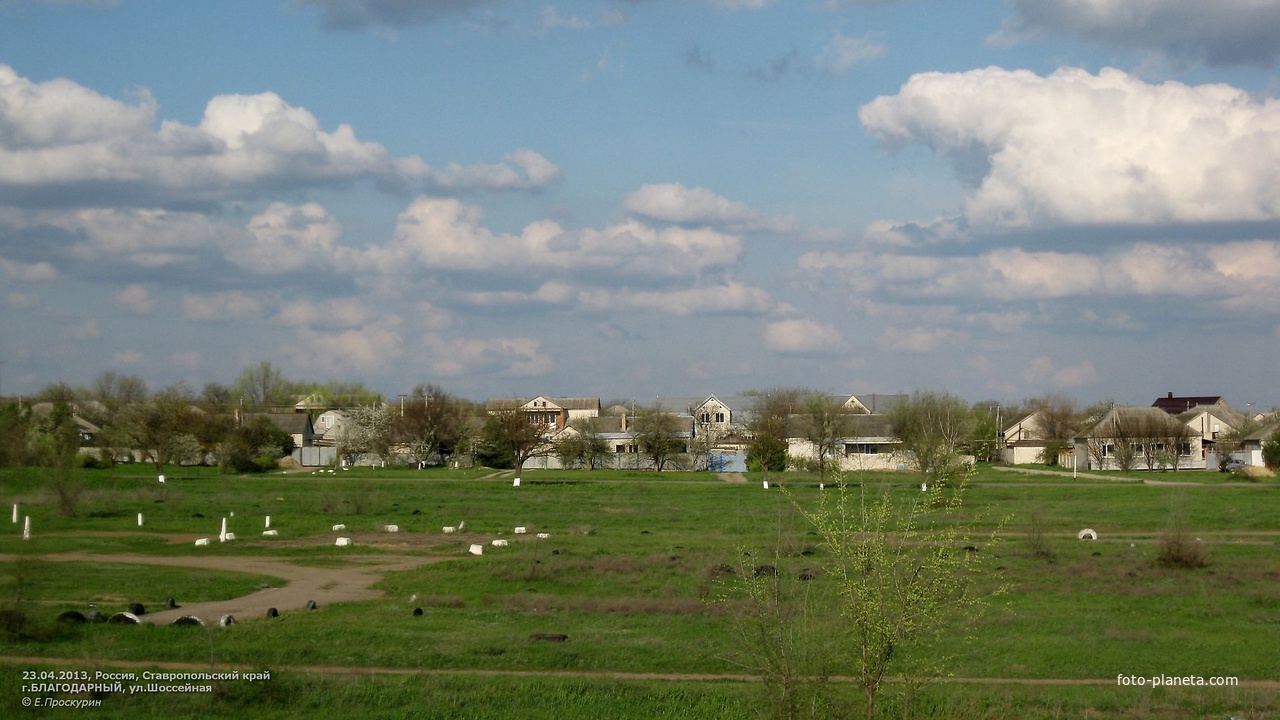 Вид с автополигона в направлении домов по ул.Шоссейной (западная окраина т.н.пл.Колхозной)