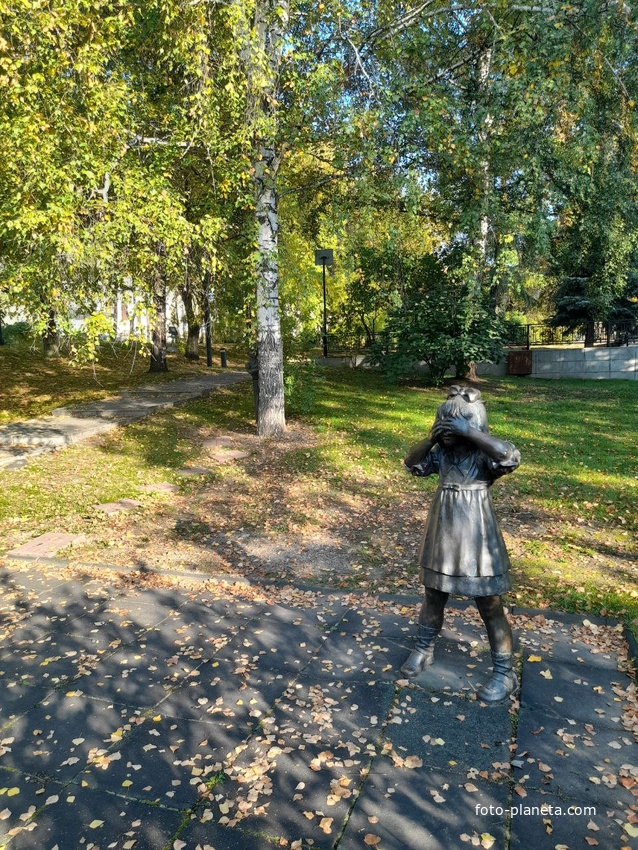 Скульптурная композиция &quot;Прятки&quot;