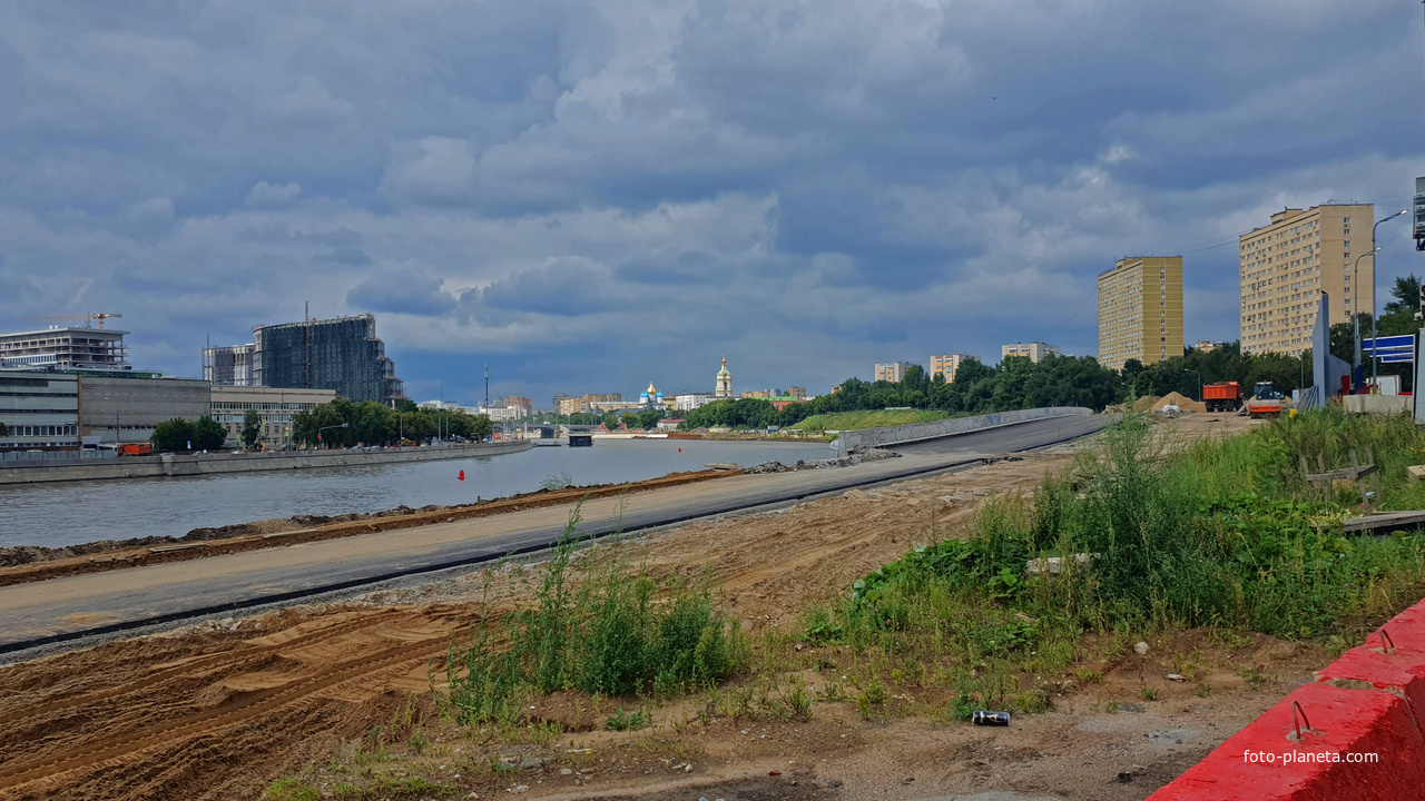 Новая набережная на месте предприятий Москвы около стадиона Торпедо