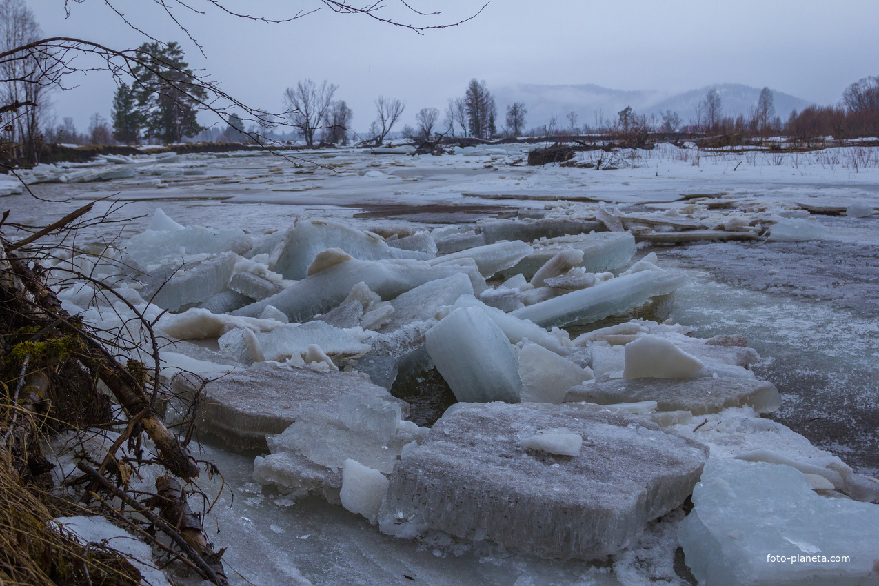 С.Каракокша, р.Саракокша. Весенний ледоход.