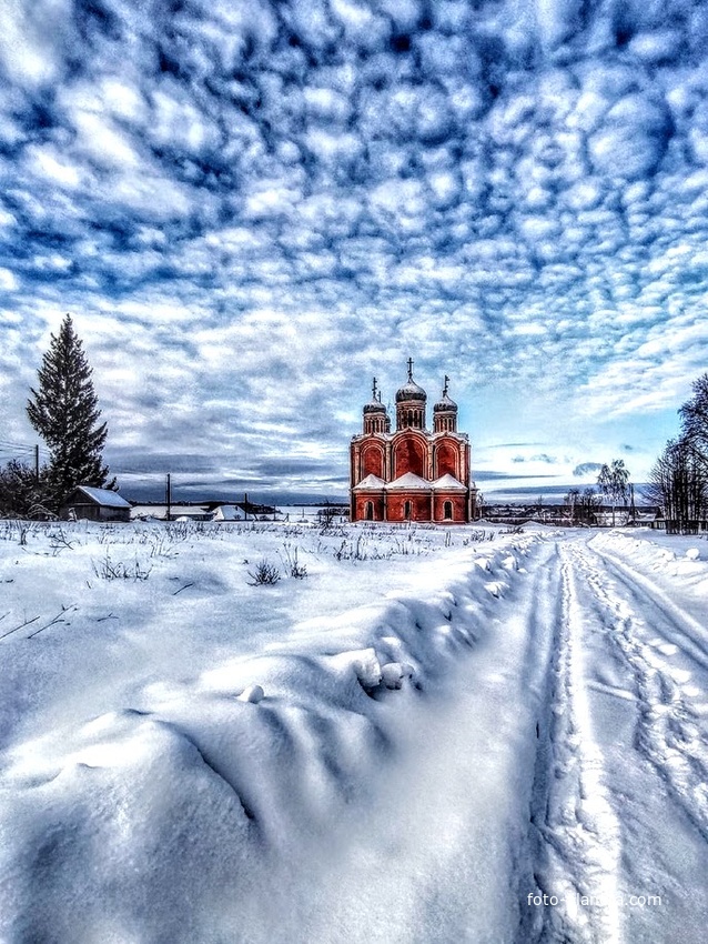 Улица села.