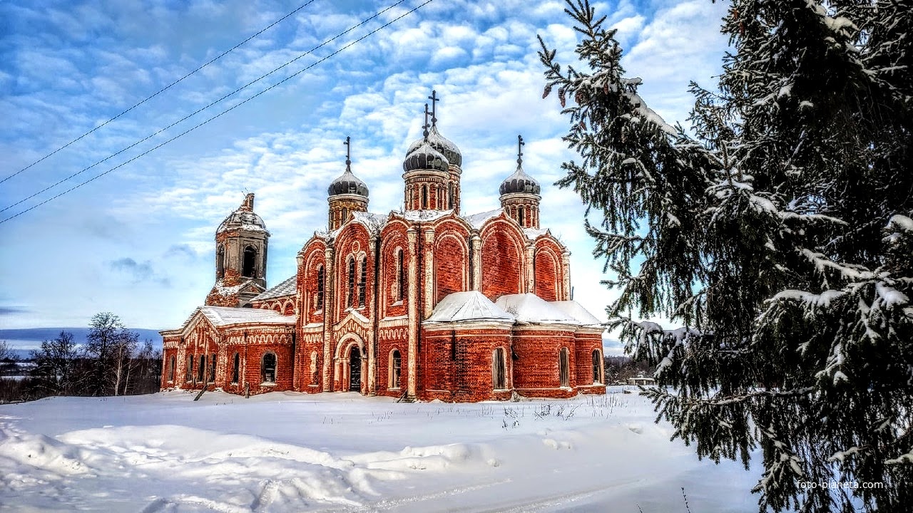 Троицкая церковь села.