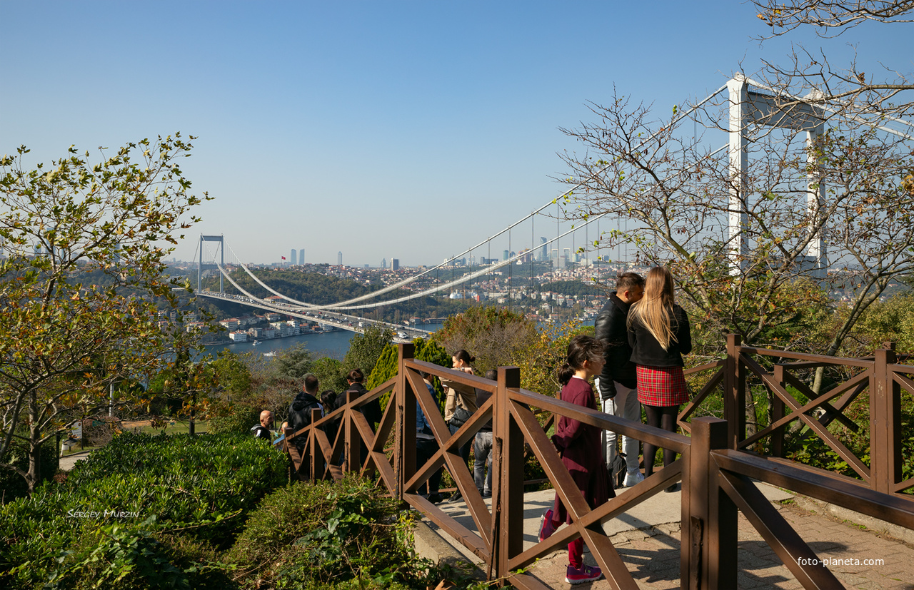 Стамбул.  Смотровая площадка с прекрасным панорамным видом на Босфор, в Парке Отагтепе (Otagtepe Park) расположенном в районе Бейкоз.