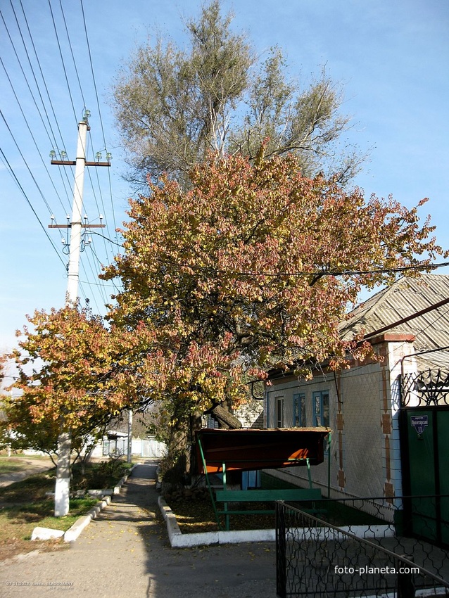 На пер.Пролетарском перед пересечением с ул.Суворова.