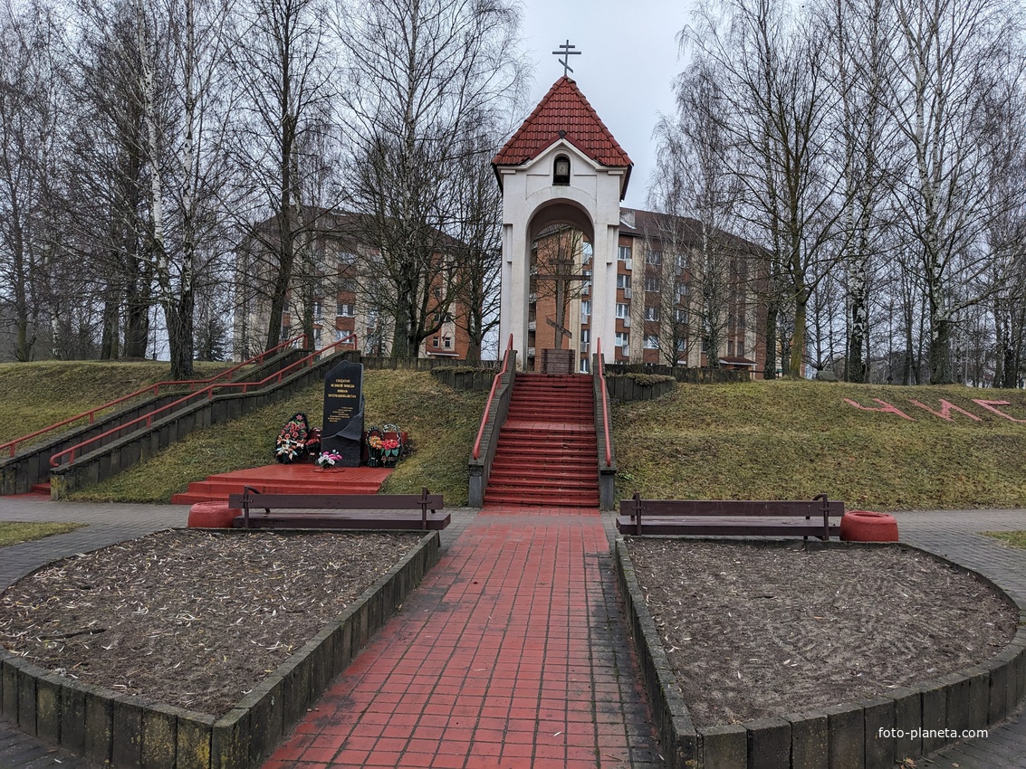 Поклонный крест и памятник воинам-интернационалистам