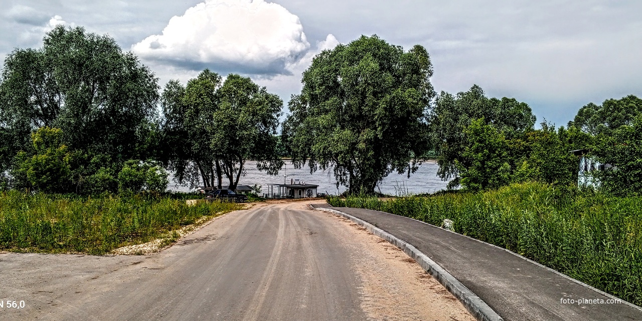 Подъезд к причалу, речного транспорта на реке Ока.