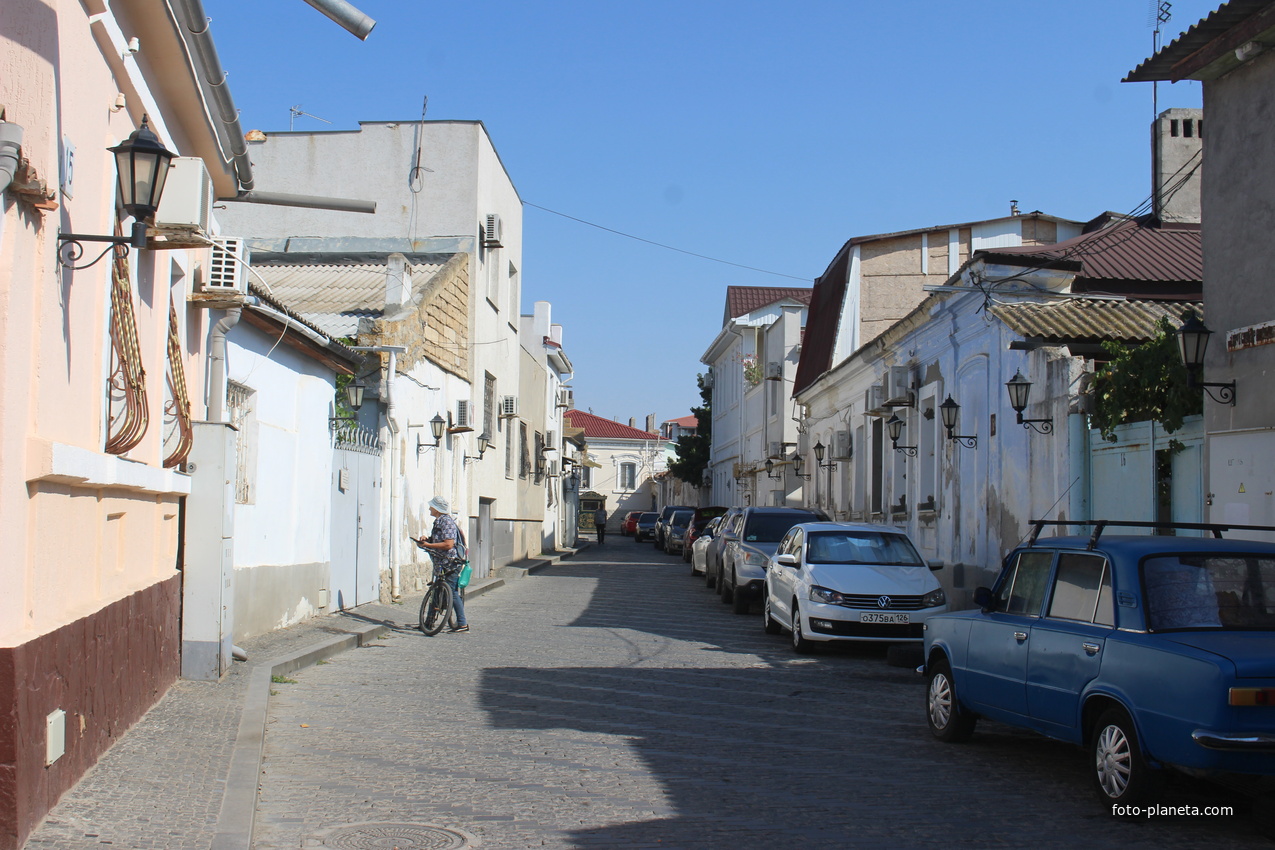 В старом городе.