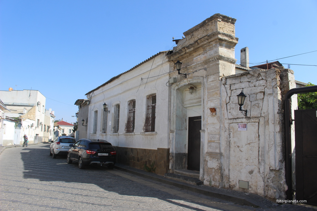 В старом городе.