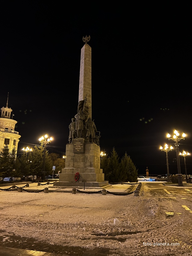Комсомольская площадь-Памятник героям гражданской войны на Дальнем Востоке