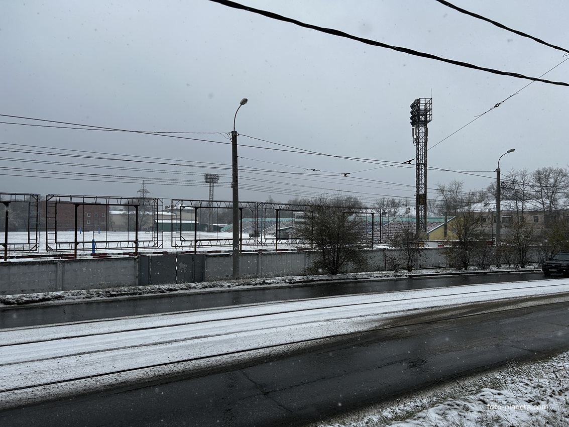 Стадион Нефтяник