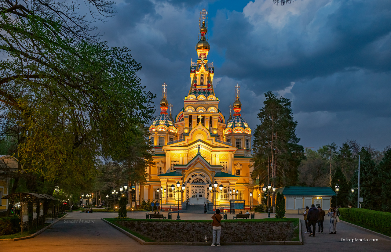 Алма-Ата.  Вознесенский Кафедральный Собор. ( ​Парк им. 28 гвардейцев-панфиловцев​. Улица Гоголя )