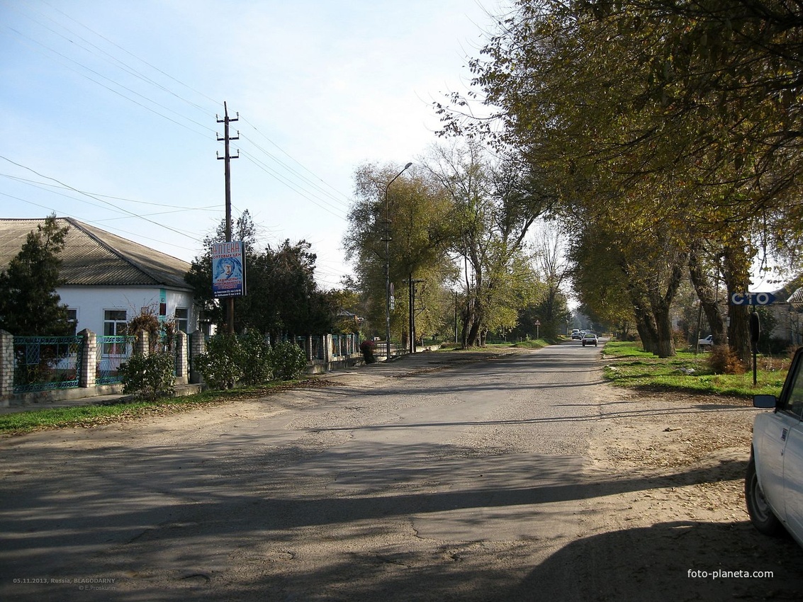 На ул.Советской у пересечения с пер.Образцовым (слева за кадром).