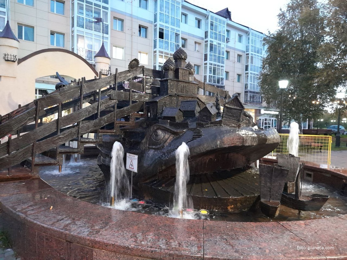 Фонтан "Рыба-кит"