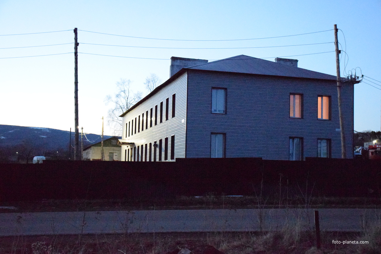 Бывшая погранзастава в Де-Кастри. По состоянию на 2025 гостиница и кафе "20/20".