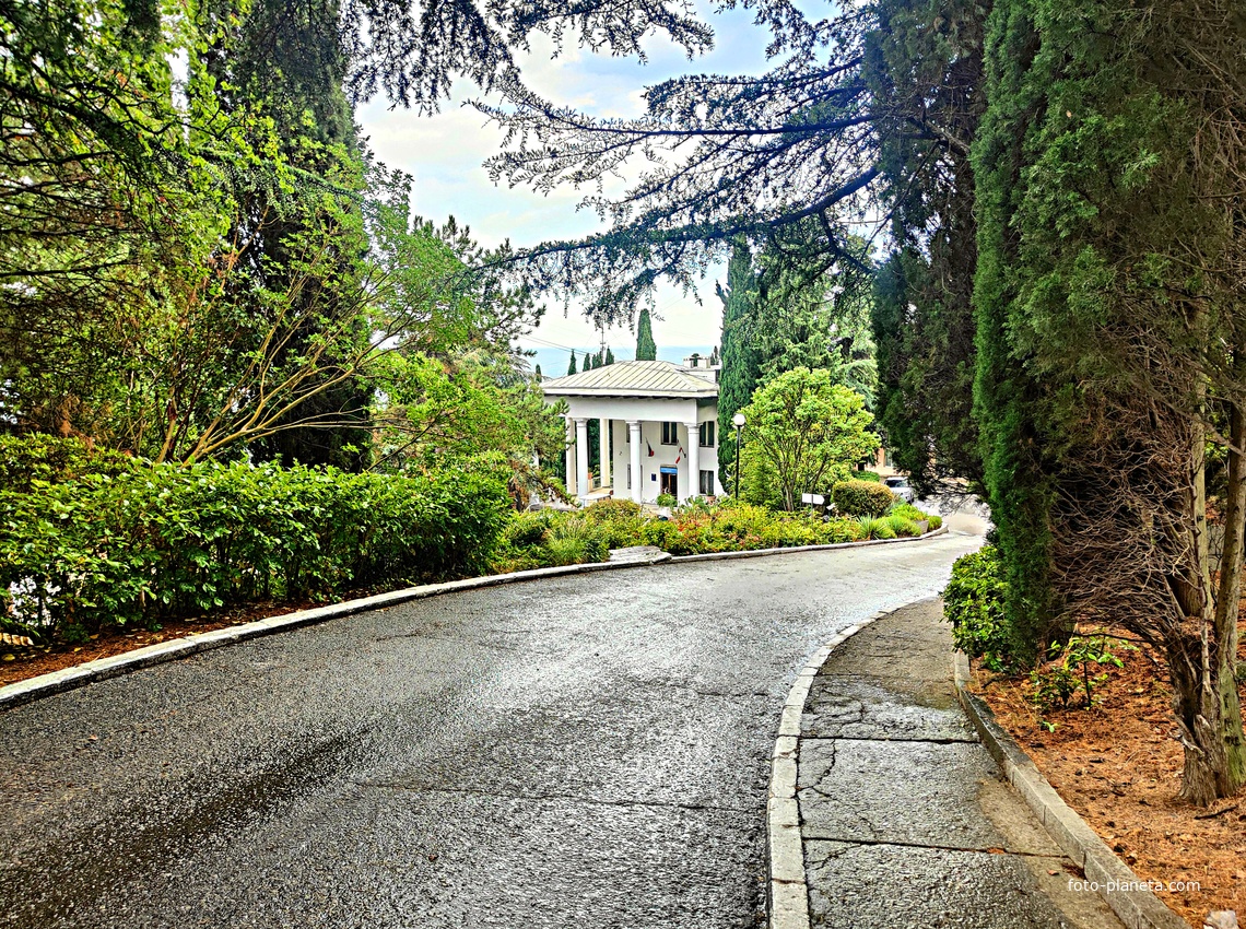 Санаторий "Горный" в п.г.т. Курпаты. Административный корпус.