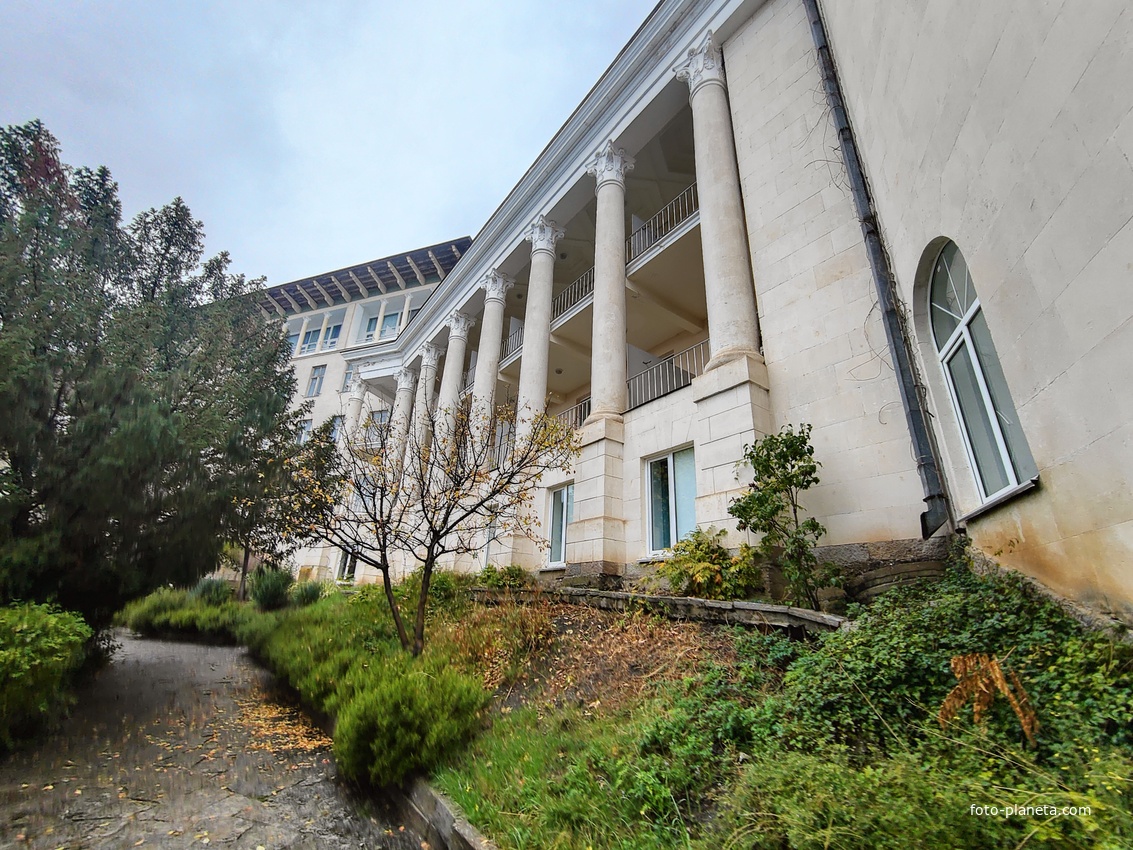 Санаторий "Горный" в п.г.т. Курпаты.  1-й корпус.