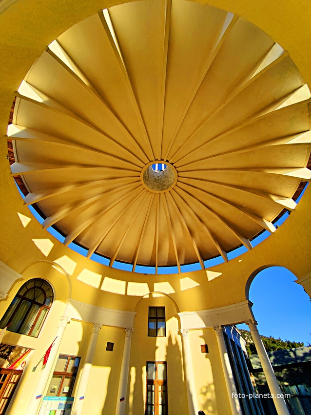 Санаторий "Горный" в п.г.т. Курпаты. Ротонда у клуба и столовой. Купол.