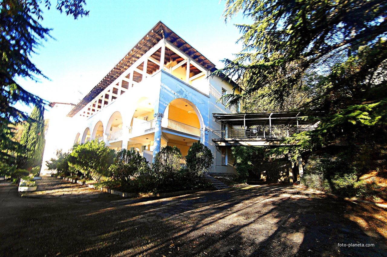 Санаторий "Горный" в п.г.т. Курпаты. Вид с северо-востока на 1-й корпус.