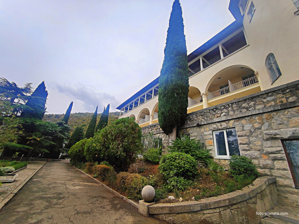 Санаторий "Горный" в п.г.т. Курпаты. Южная часть 1-го корпуса.