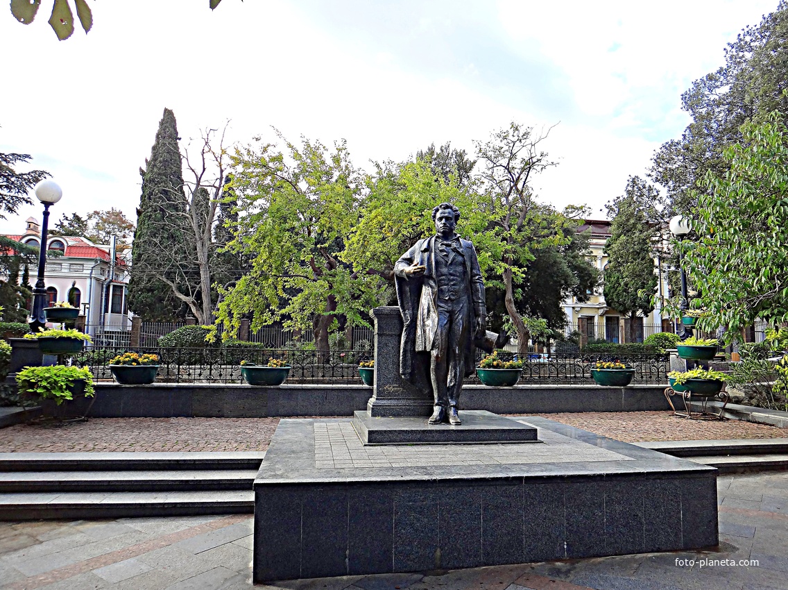 Памятник А.С. Пушкину на Пушкинской улице.