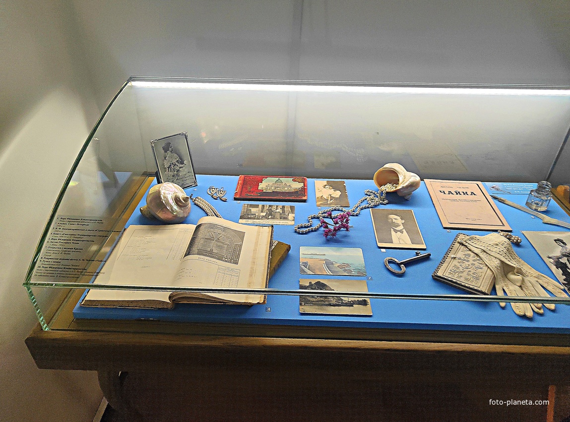 Экспозиции музея «Чехов и Крым» на даче «Омюр».