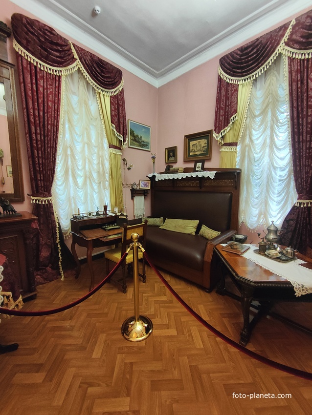 Экспозиции музея «Чехов и Крым» на даче «Омюр».