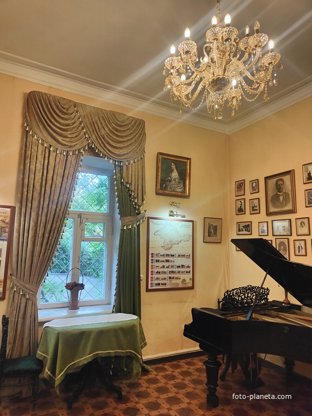 Экспозиции музея «Чехов и Крым» на даче «Омюр».