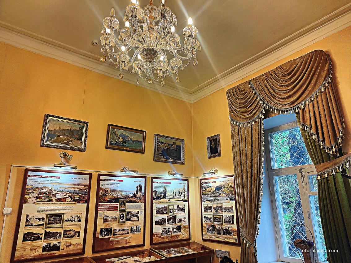 Экспозиции музея «Чехов и Крым» на даче «Омюр».