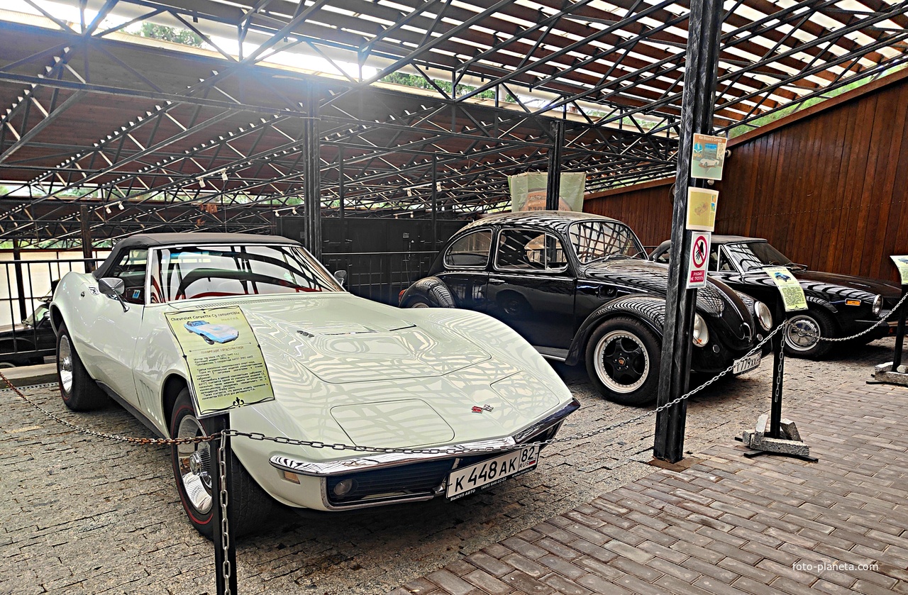 Музей автомобильного искусства. Модель Chevrolet Corvette C3 convertible 1968г. 3-е поколение американского спорт-кара. Одна из уникальных моделей, укомплектованная гоночным 7л двигателем в кузове кабриолет (с АКПП). Такие машины дарили астронавтам.