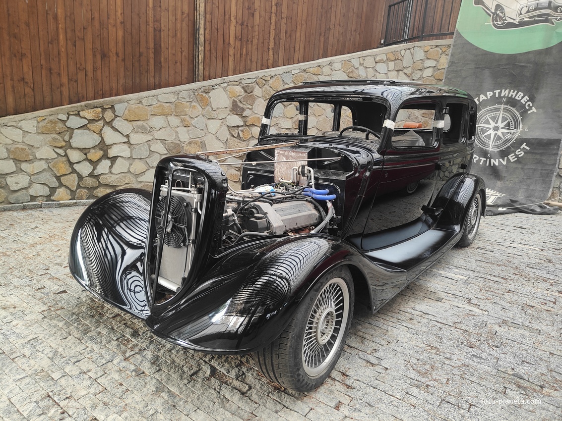 Музей автомобильного искусства. Кастомный хот-род, созданный на базе классического американского Ford 1930-х годов, был модифицирован мастерской ROTORROAD CUSTOM.