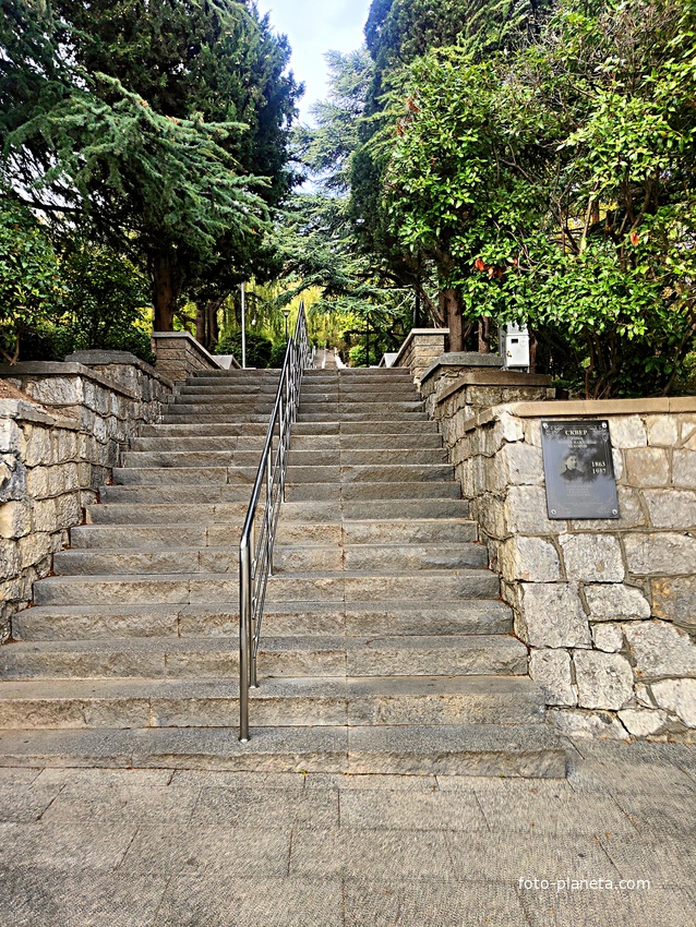 Сквер имени М. П. Чеховой.