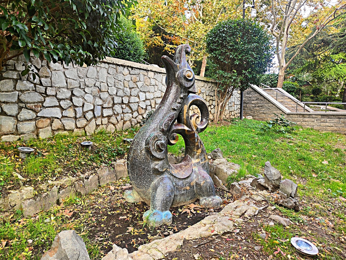 Сквер имени М. П. Чеховой.