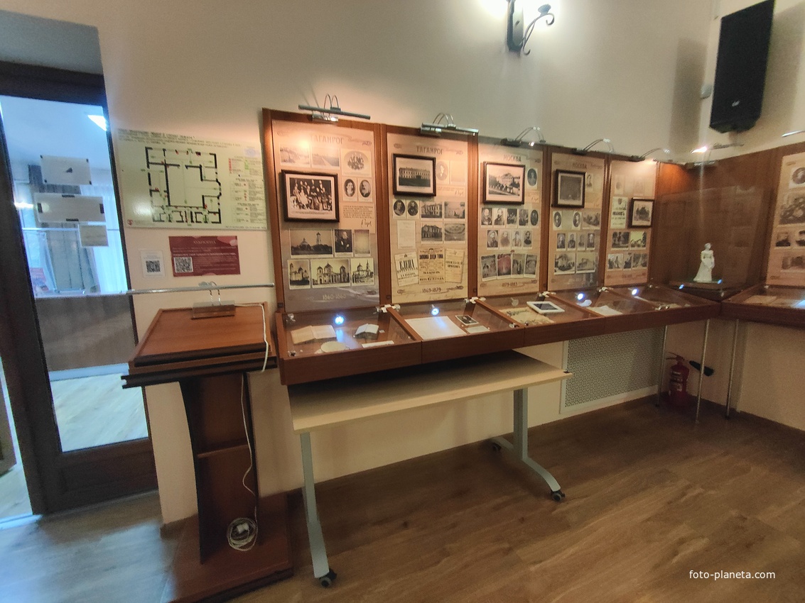 Дом-музей Антона Павловича Чехова «Белая дача». Постоянная экспозиция «Жизнь и творчество А.П. Чехова».