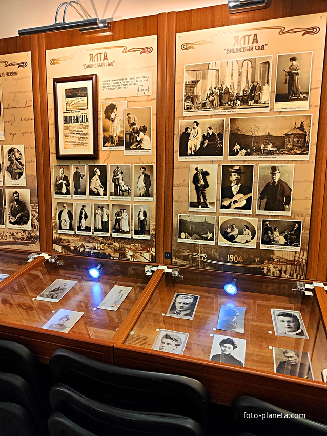 Дом-музей Антона Павловича Чехова «Белая дача». Постоянная экспозиция «Жизнь и творчество А.П. Чехова».