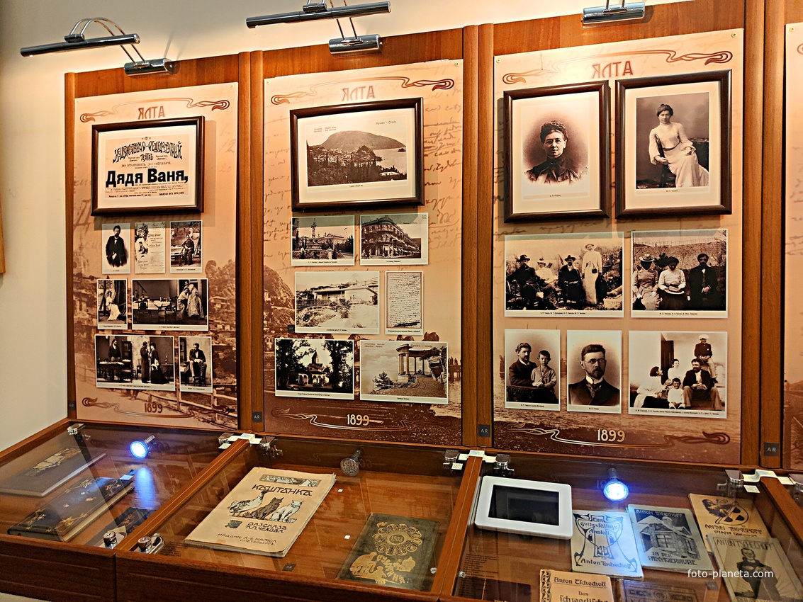 Дом-музей Антона Павловича Чехова «Белая дача». Постоянная экспозиция «Жизнь и творчество А.П. Чехова».