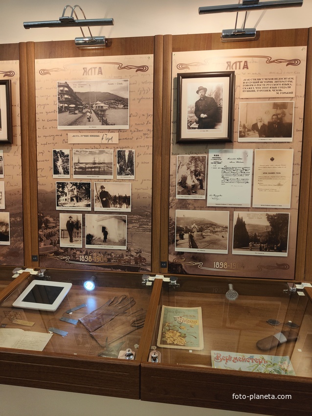 Дом-музей Антона Павловича Чехова «Белая дача». Постоянная экспозиция «Жизнь и творчество А.П. Чехова».