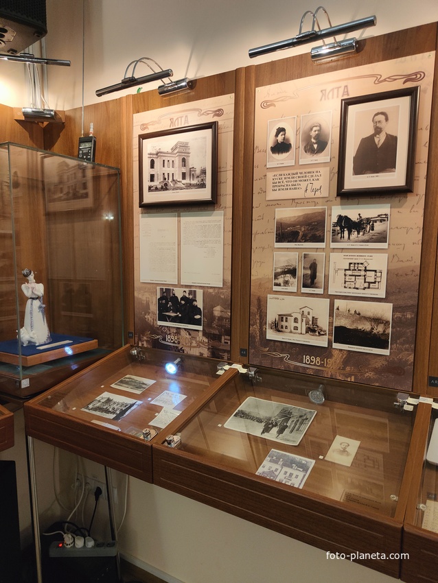 Дом-музей Антона Павловича Чехова «Белая дача». Постоянная экспозиция «Жизнь и творчество А.П. Чехова».