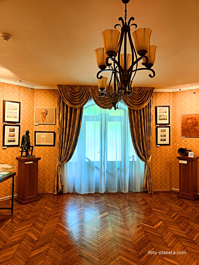 Дом-музей Антона Павловича Чехова «Белая дача». Постоянная экспозиция «Жизнь и творчество А.П. Чехова».