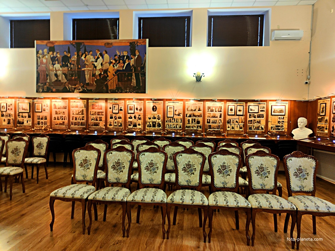 Дом-музей Антона Павловича Чехова «Белая дача». Зал литературной экспозиции.