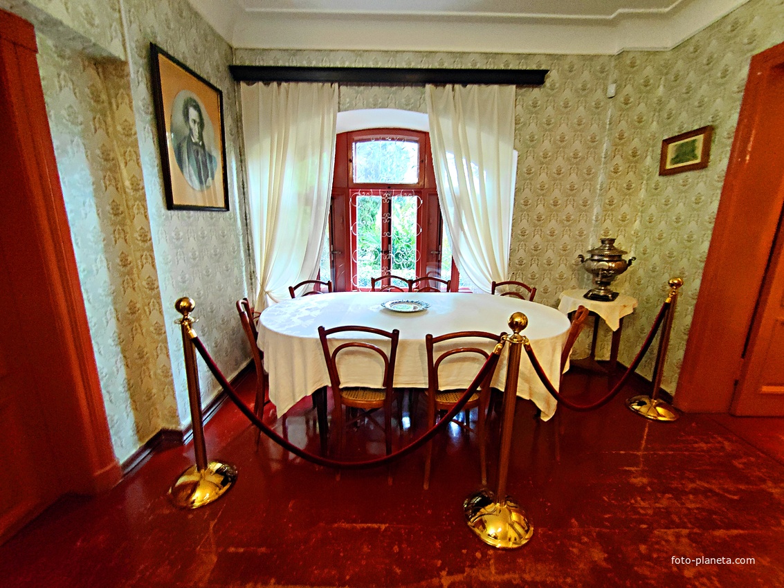 Дом-музей Антона Павловича Чехова «Белая дача». Столовая.