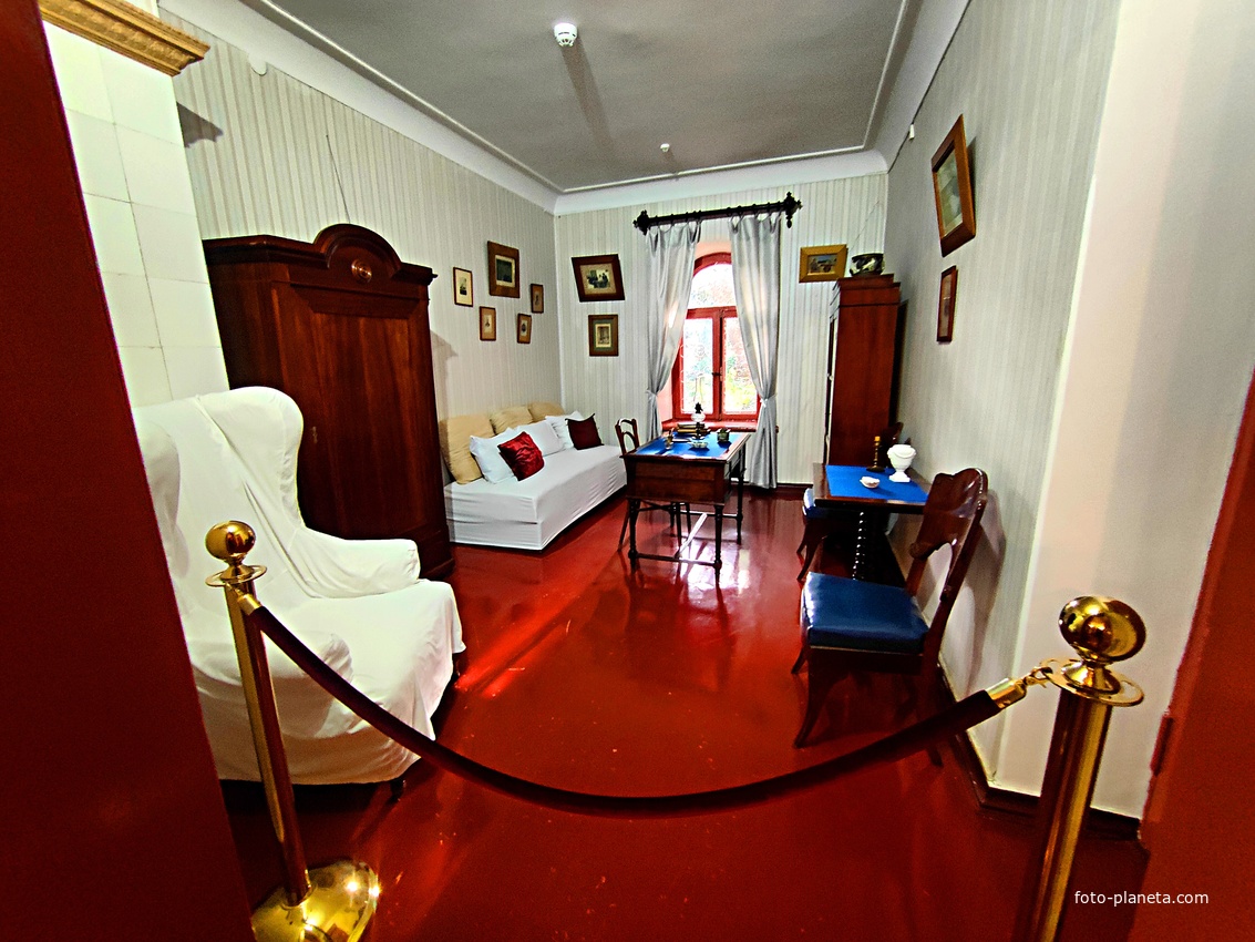 Дом-музей Антона Павловича Чехова «Белая дача». Гостевая комната на первом этаже.