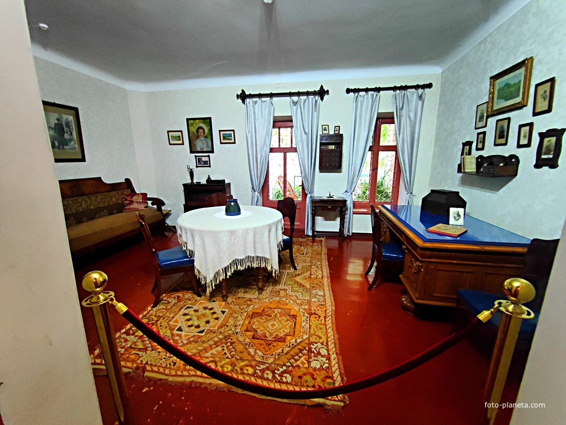 Дом-музей Антона Павловича Чехова «Белая дача». Комната для родственников.